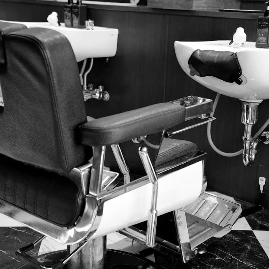 朝8:00から営業(金曜日は10:00から)